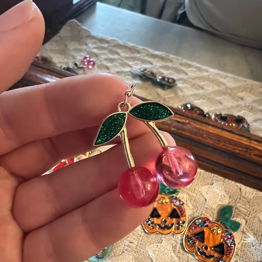 ASSORTED BRANDS 9‎ Pairs of Various Seasonal and Special Occasion Earrings - Picture 6 of 11